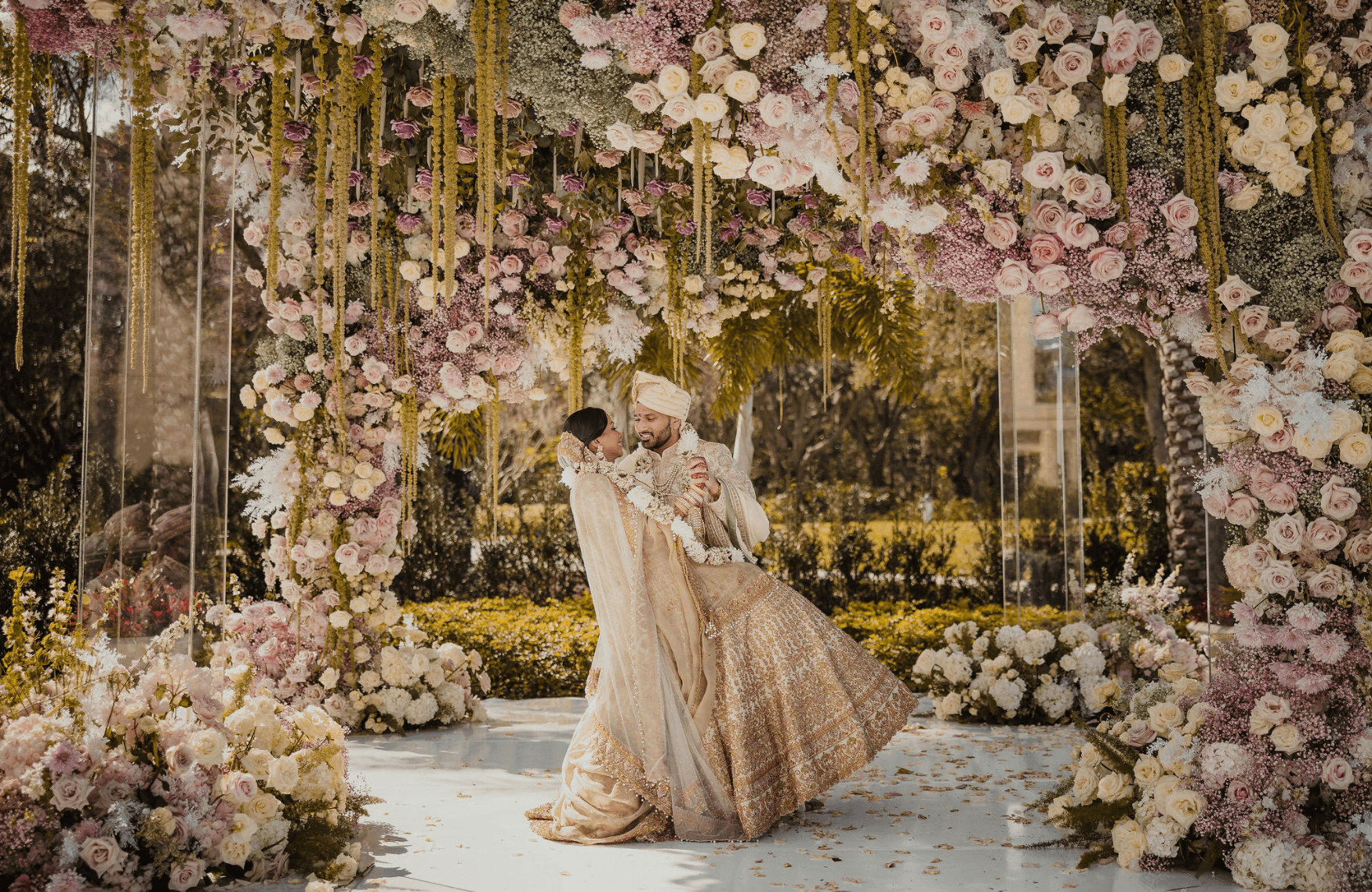 A Fairytale Wedding: Pooja & Saajan’s Stunning Celebration of Love and Tradition